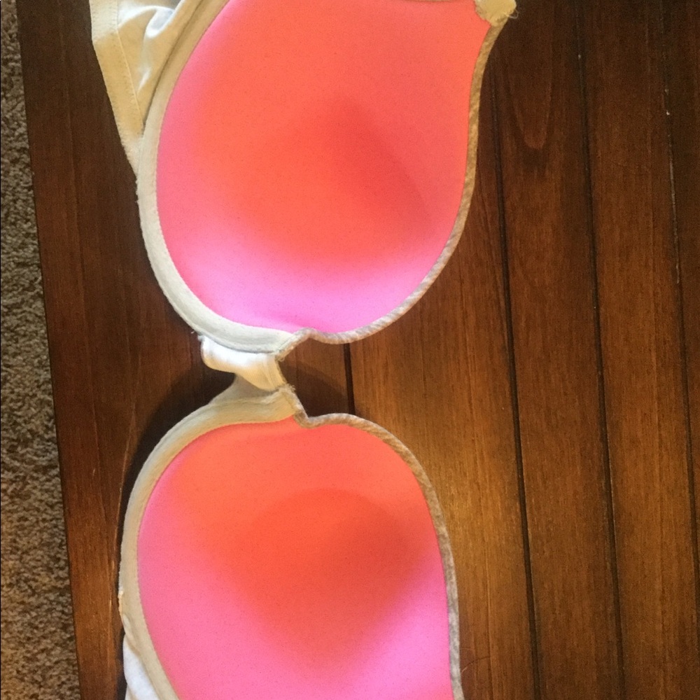 Pink bra! - Picture 4 of 4